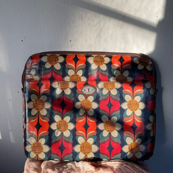 Fossil Zip Laptop Case With Pocket - Picture 1 of 3